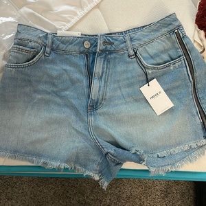 Never worn before forever 21 jean shorts. Zipper detailing. Size 31.